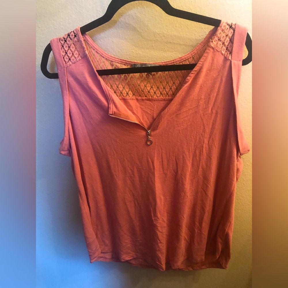 Zip up Daisy Fuentes blouse